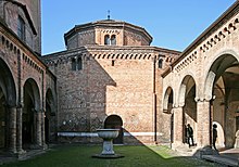 Sancta Jerusalem di Bologna. Quarta Chiesa, S. Sepolcro, vista dal Cortile di Pilato. - panoramio.jpg