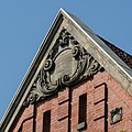 Deutsch: Giebel der Schule Lutterothstraße 34-36 in Hamburg-Eimsbüttel.