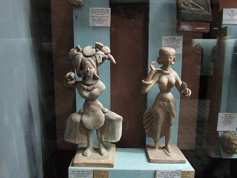 File:Sculptures in Baroda Museum.jpeg