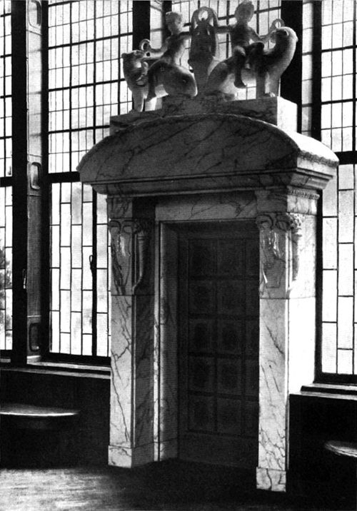 Side marble doorway in the entrance hall of the Kaufhaus des Westens (KaDeWe), 1908