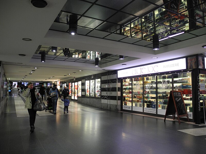 File:Shopville ZH Passage.JPG