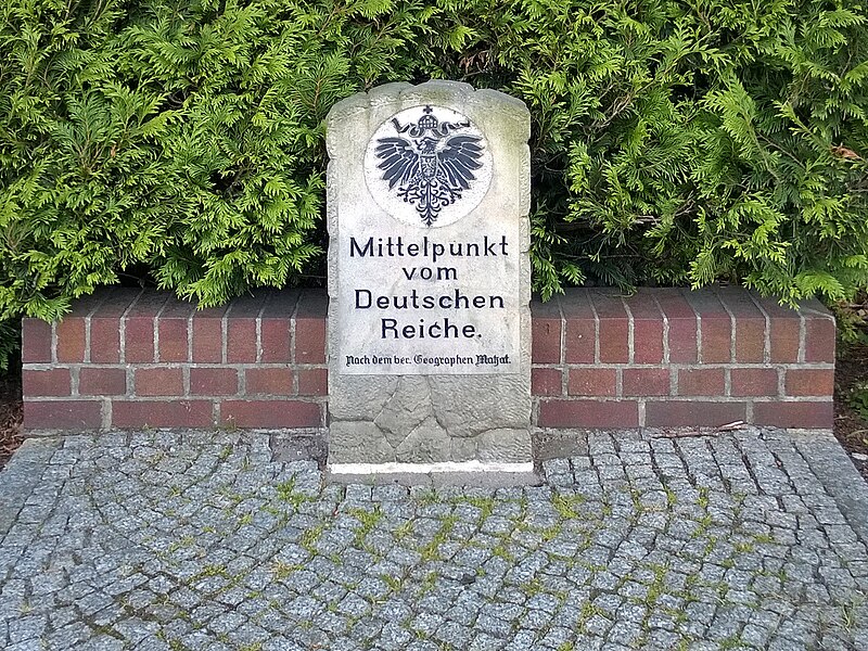 File:Spremberg Mittelpunkt vom Deutschen Reiche 1.jpg