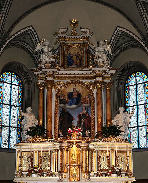 File:St. Christina major atar by Vinazer.jpg