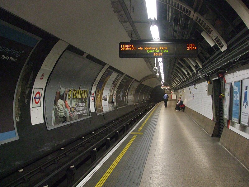 File:St Pauls station eastbound look west refurb.JPG