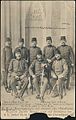 İsmət bəy, Hərəkat Ordusunun komanda heyətindən bir qrup arasında, soldan ikinci (1909)