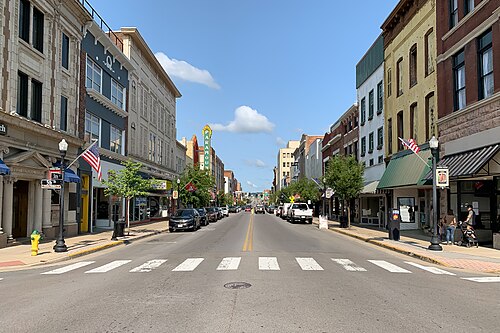 State Street in downtown Bristol, Tennessee (left) and Bristol, Virginia (right)