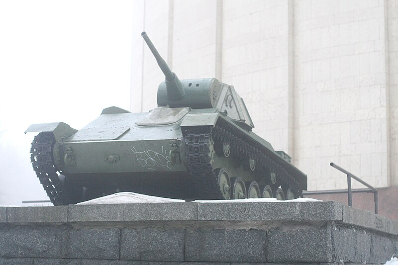 File:T-70 next to Diorama Building 25dec09 3067.JPG