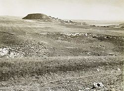 תל אבל בית מעכה ב-1945, צילום מהדרך