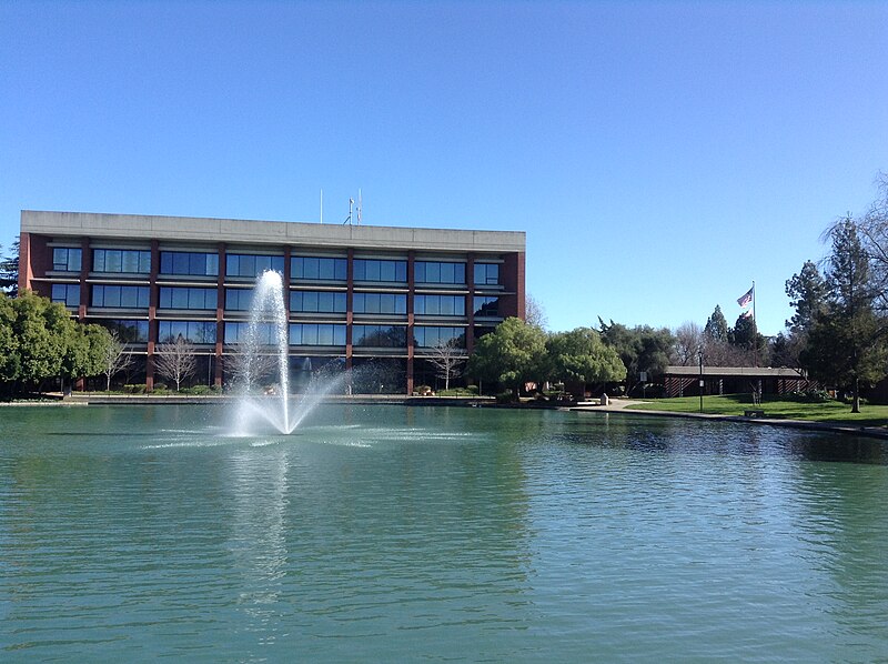 File:The Solano County Library in Fairfield.jpg