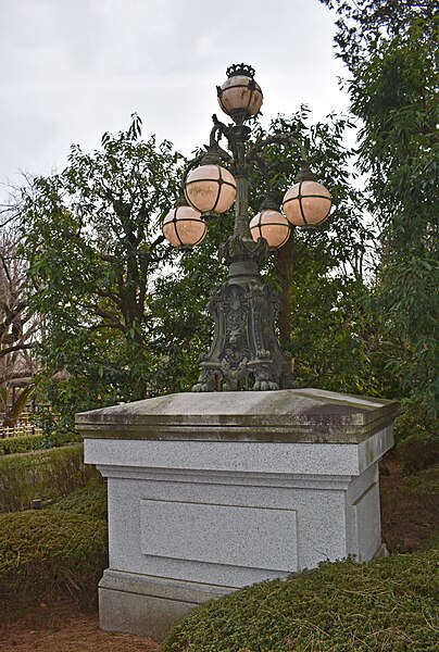 File:Tokyo Electric light at the front gate of the Imperial Palace.jpg