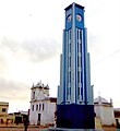La Coluna da Hora è una torre dell'orologio costruita nel 1940, dietro la chiesa di Nostra Signora del Rosario