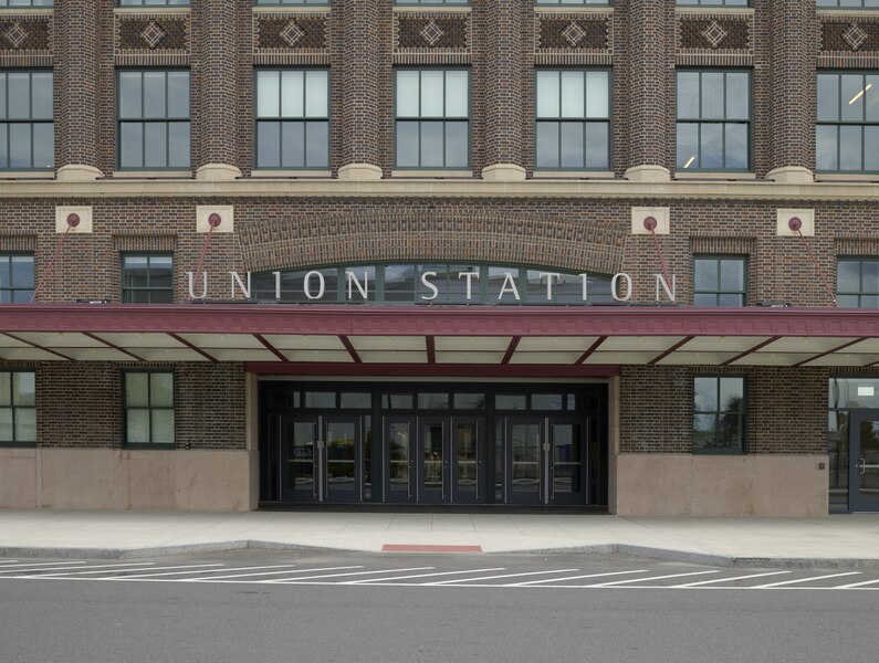 File:Union Station, now a transportation hub served by Amtrak passenger trains and bus lines in Springfield, Massachusetts, by Carol M. Highsmith, 2019, from the Library of Congress - master-pnp-highsm-58000-58040a.tif