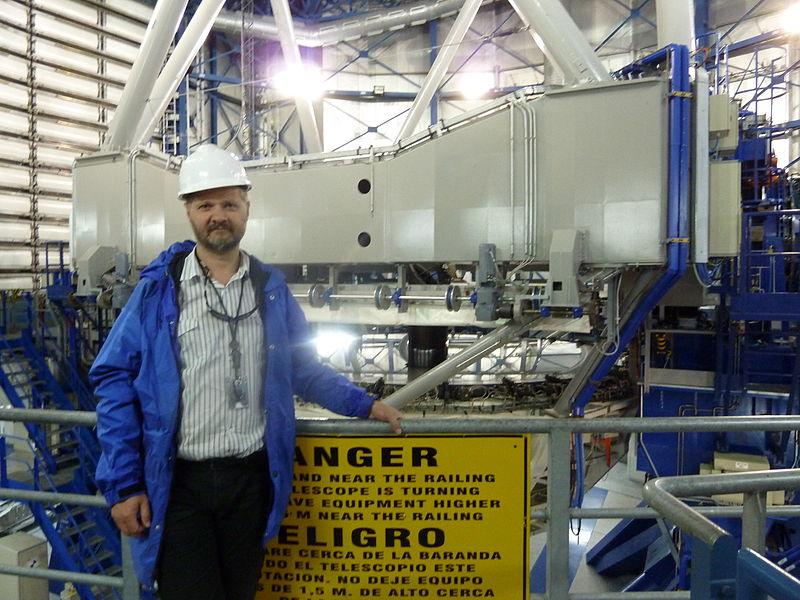 File:VH at European Space Observatory Chile.JPG