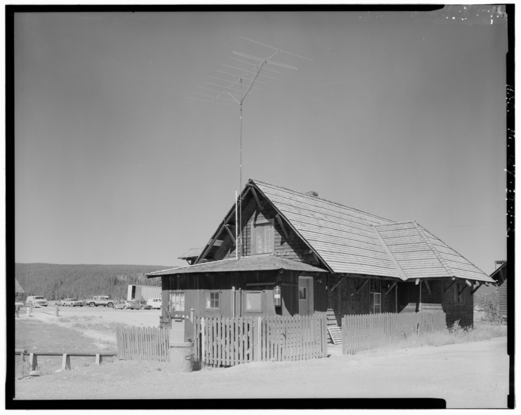 File:VIEW NORTHWEST - Old Faithful Inn, Caretaker's Residence, West Thumb, Teton County, WY HABS WYO,20-YELNAP,1H-2.tif