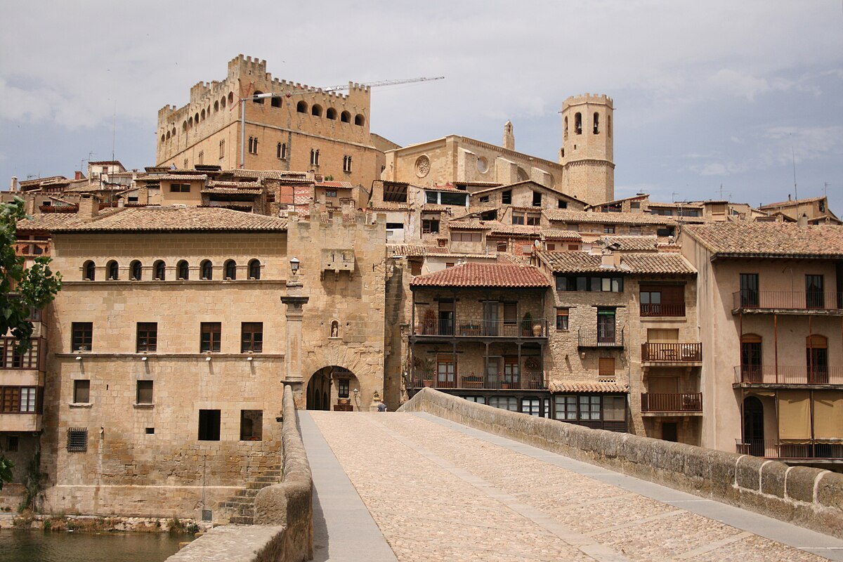 1200px-Valderrobres_-_Panor%C3%A1mica.jpg