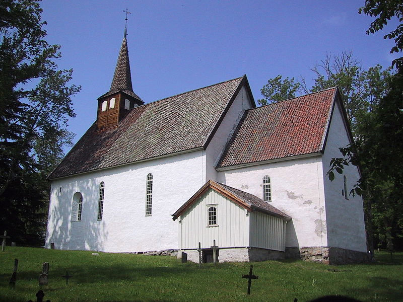 File:Veoey gamle kyrkje.jpg