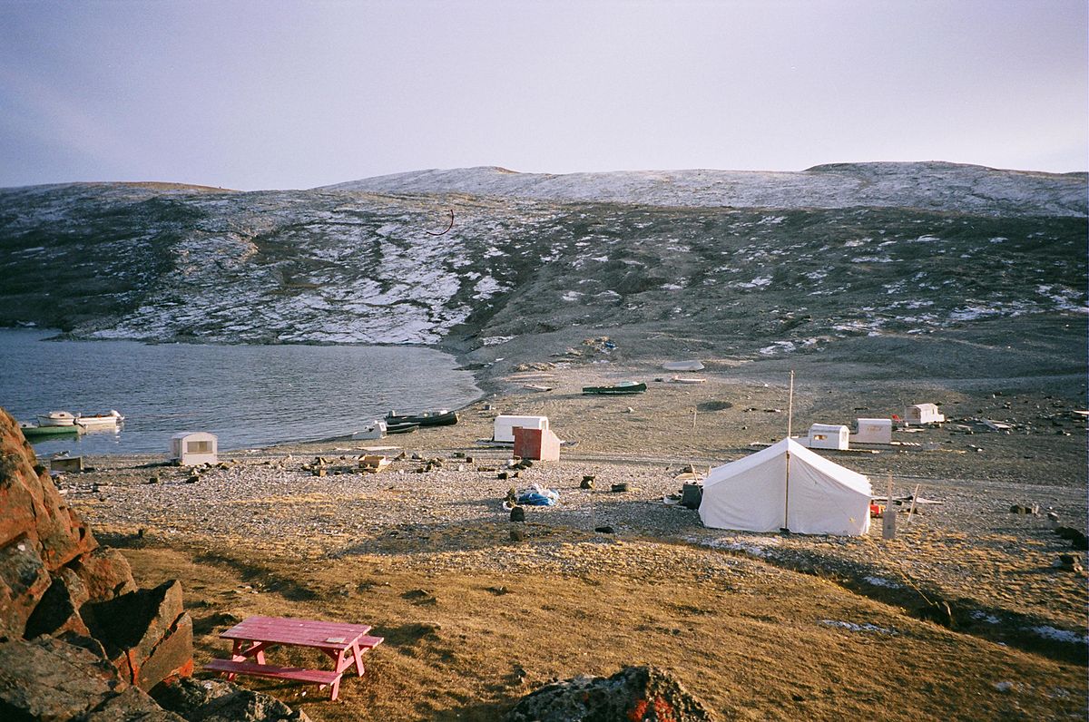 Victory bay. Arctic Bay деревня.