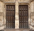 Holztüren im Portal der Église Notre-Dame-des-Marais in Villefranche-sur-Saône