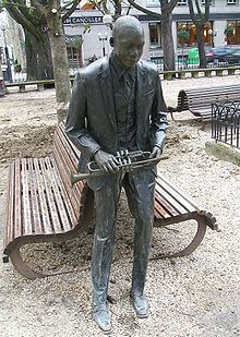 Statue dedicated to Marsalis in Vitoria-Gasteiz, Spain Vitoria - Wynton Marsalis.jpg