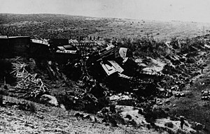 Vue de l'accident de chemin de fer de Tlemcen, 1932.jpg