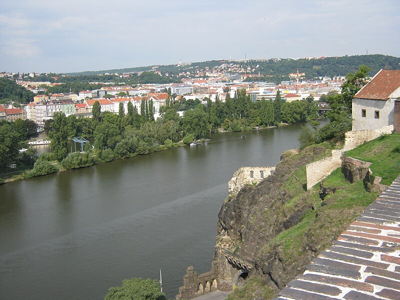 File:Vyšehrad Vltava.jpg