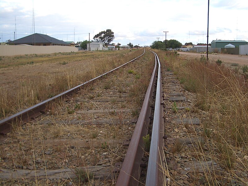 File:Wallaroo-dual-gauge-railway-0855.jpg