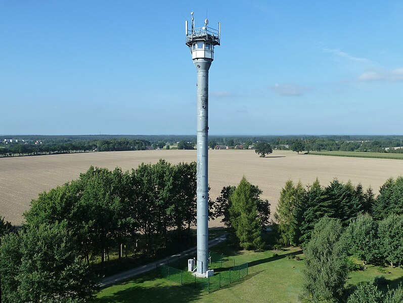 File:WanzebergFeuermeldeTurm.jpg