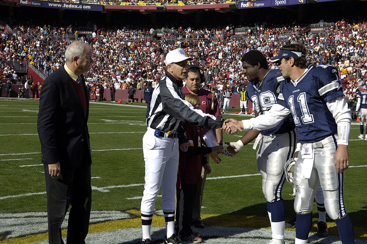 File:Washington Redskins and the Dallas Cowboys coin toss 2006.jpg - Wikimedia Commons