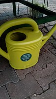 Watering can made from 12 recycled bottles, Intratuin Winschoten (2020) 01.jpg