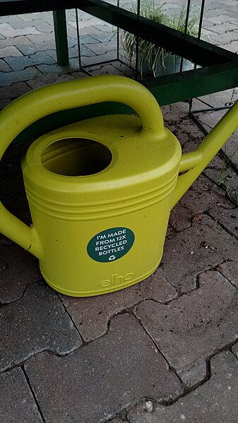 File:Watering can made from 12 recycled bottles, Intratuin Winschoten (2020) 01.jpg
