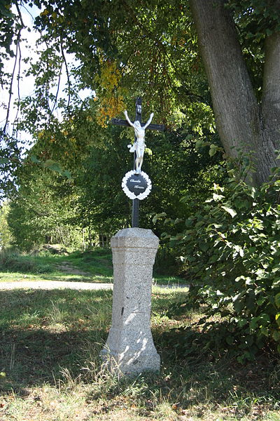 File:Wayside cross in Brdečný, Křečovice, Benešov District.JPG