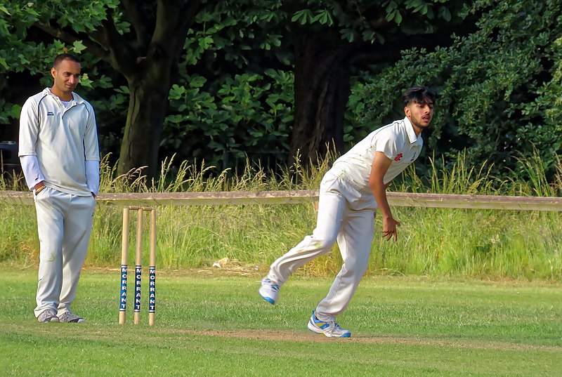File:Woodford Green CC v. Hackney Marshes CC at Woodford, East London, England 127.jpg