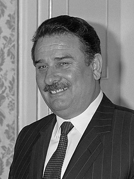 Yıldırım Akbulut (1988).jpg