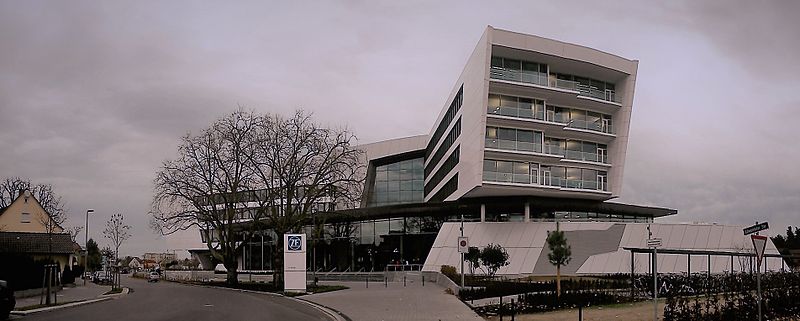 File:ZF Forum schmal.jpg