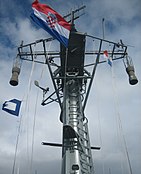 9 : Zastave na ratnom brodu RTOP-41 Vukovar vidi • razgovor • uredi