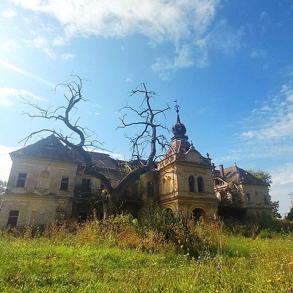 File:"Bisingen" castle in the village of Vlajkovac, near the town of Vršac, Serbia 01.jpg