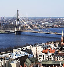 Veduta del ponte Vanšu, principale ponte della città sulla Daugava