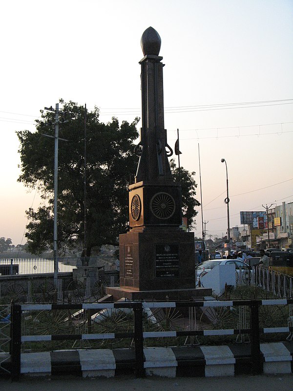 Pillar at Hazrath Makkaan Junction commemorating the Vellore sepoy mutiny.