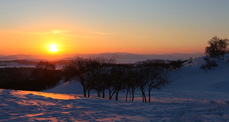 File:坝上雪原夕阳（路人） - panoramio.jpg