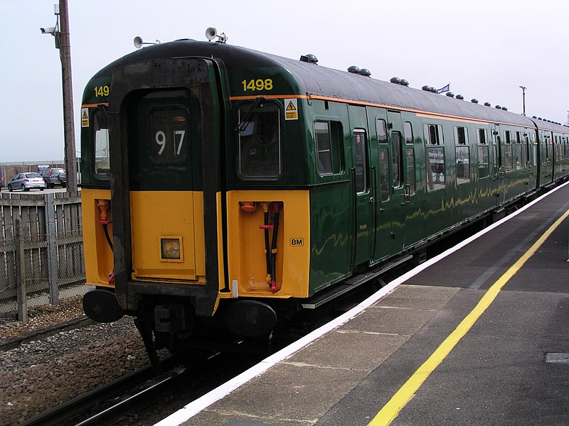 File:1498 at Lymington Pier.JPG