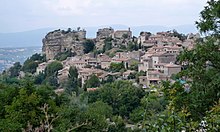 Saignon accroché à son rocher