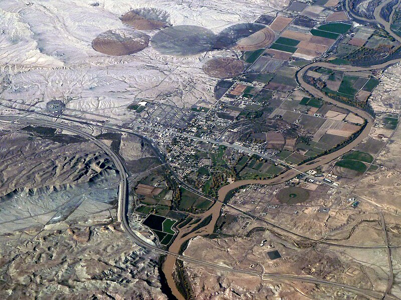 File:2010-Aerial photograph of Green River, Utah.jpg