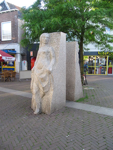 File:20100612-009 Amersfoort - Varkensmarkt - Standbeeld Baadster en Torser.jpg