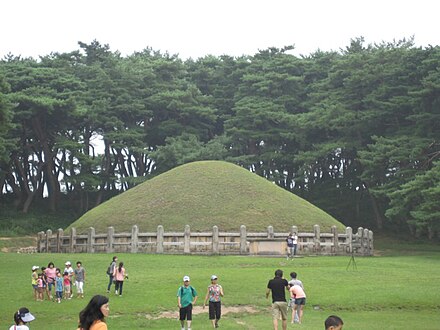 The burial mound of King Wonseong