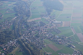 Luftbild von Bätterkinden, aufgenommen im April 2011 aus einem Ballon