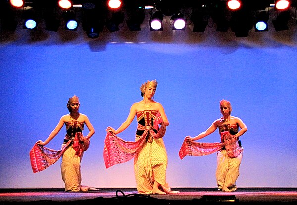 Dance group Kurung Kurung from Leiden