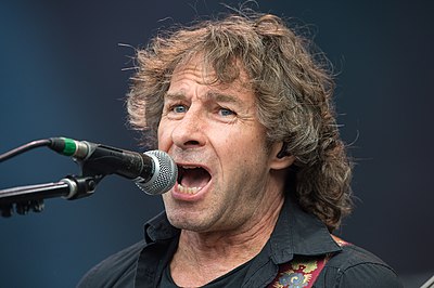 Peter Trewavas en la banda Marillion, en un concierto brindado en Alemania en 2016