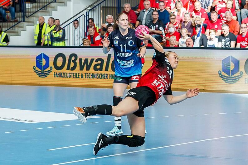 2022-10-16 Handball, EHF European League Women, Thüringer HC - Chambray Touraine Handball 1DX 5107 by Stepro.jpg