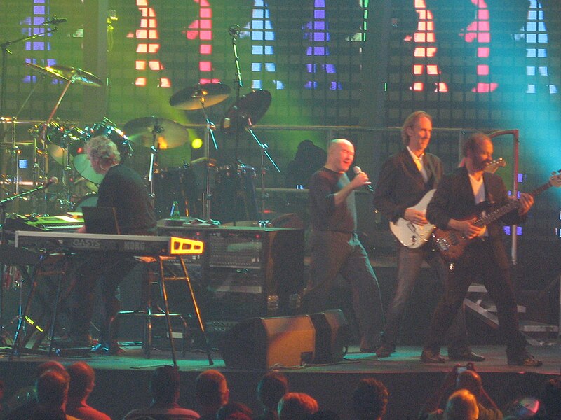 File:2510 - Washington DC - Verizon Center - Genesis - I Can't Dance.JPG