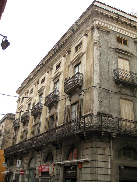 File:513 Casa Romaguera, c. Jonquera 11, cantonada c. Canigó.jpg